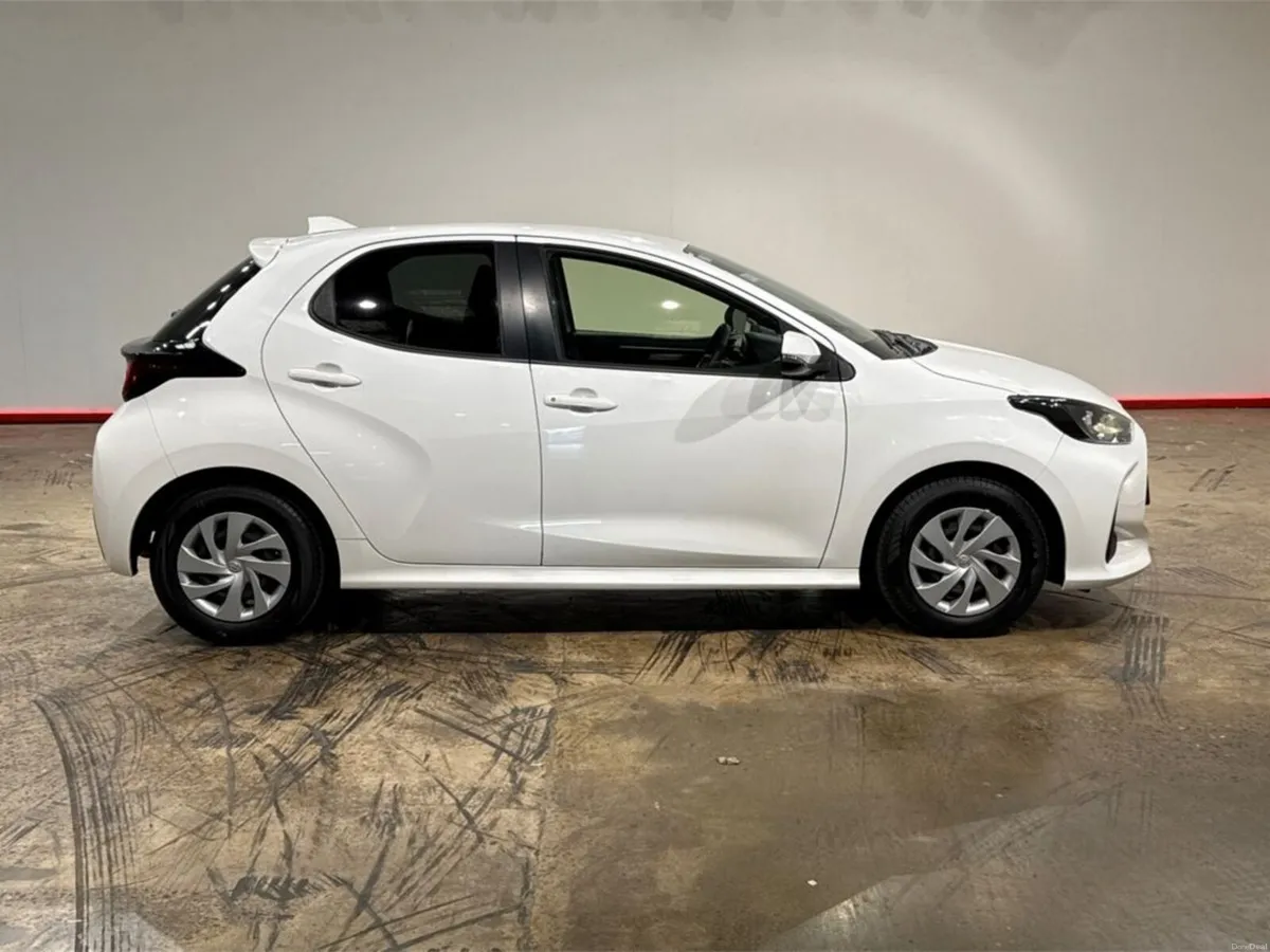 Toyota Yaris 1.5 HYBRID AUTOMATIC - CRUISE CONTROL - Image 2
