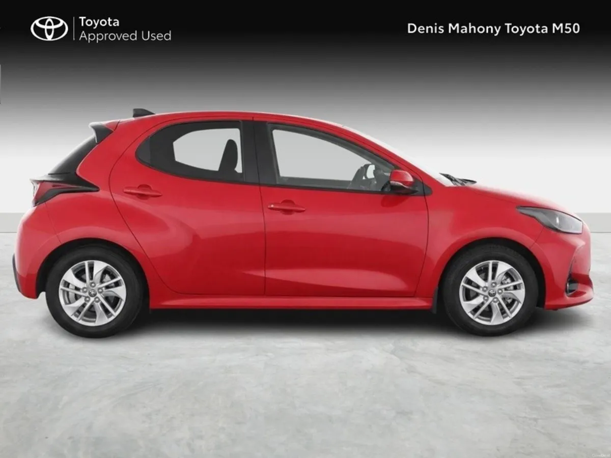 Toyota Yaris Luna Hybrid - Image 3
