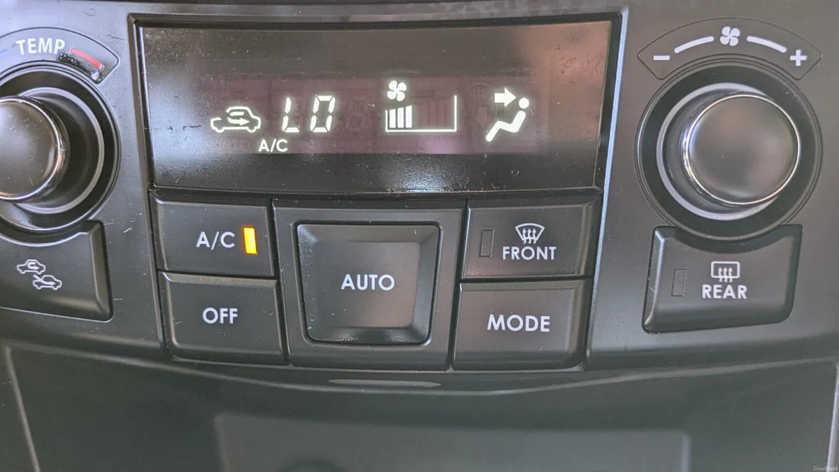 Leather & Suede Suzuki Swift 1.2 Automatic, 2015 - Image 3
