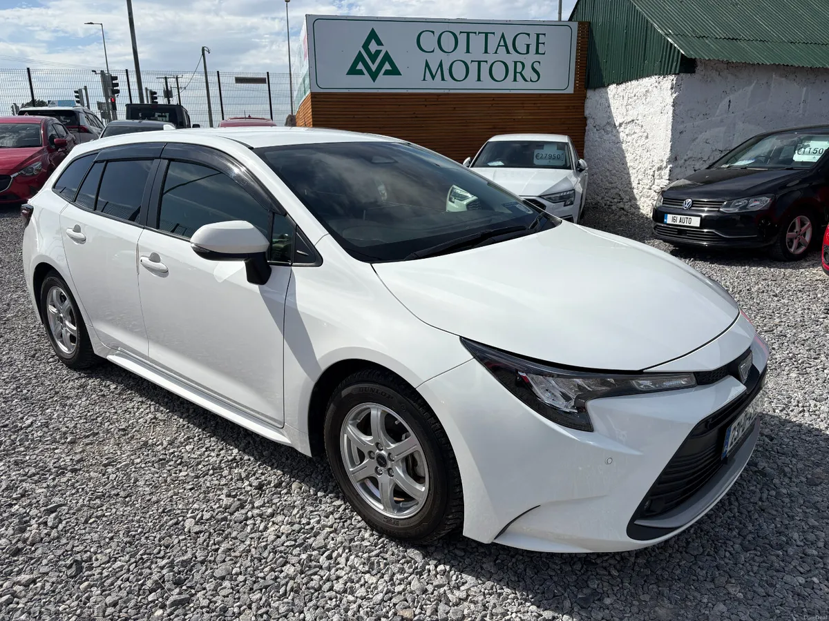 TOYOTA COROLL TOURING 1.8 PETROL HYBRID AUTO - Image 4