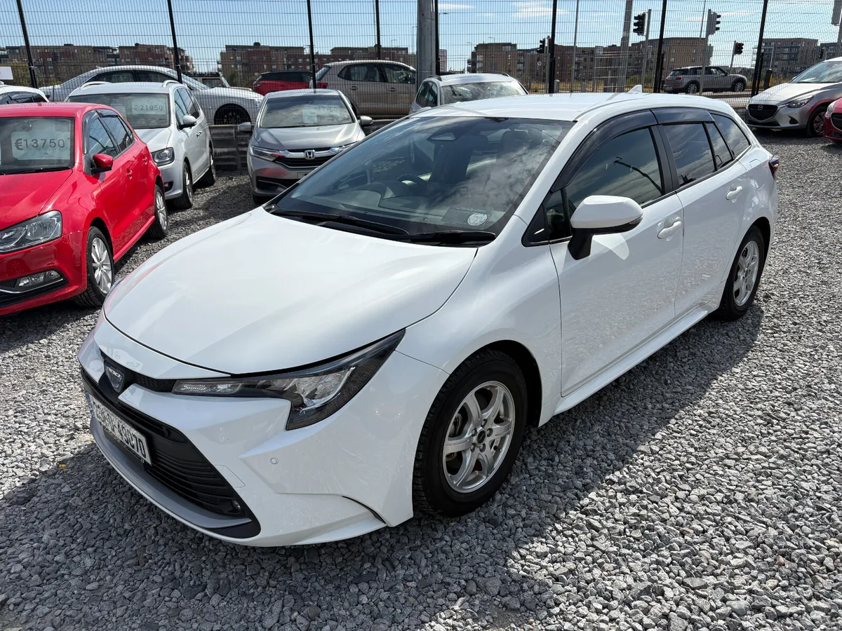 TOYOTA COROLL TOURING 1.8 PETROL HYBRID AUTO - Image 6
