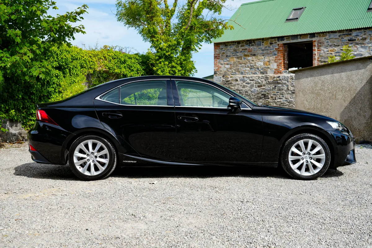 2016 Lexus IS 300H 2.5 Petrol Hybrid Automatic - Image 6