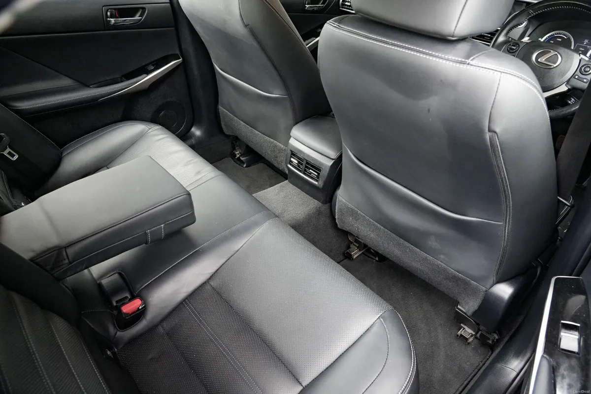 2016 Lexus IS 300H 2.5 Petrol Hybrid Automatic - Image 4