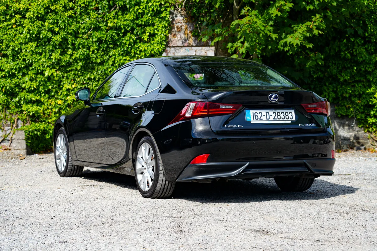 2016 Lexus IS 300H 2.5 Petrol Hybrid Automatic - Image 3