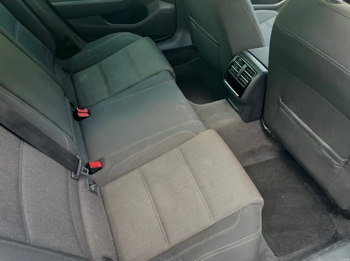 Volkswagen Passat 2015  2.0 SE Business BlueMotion - Image 6