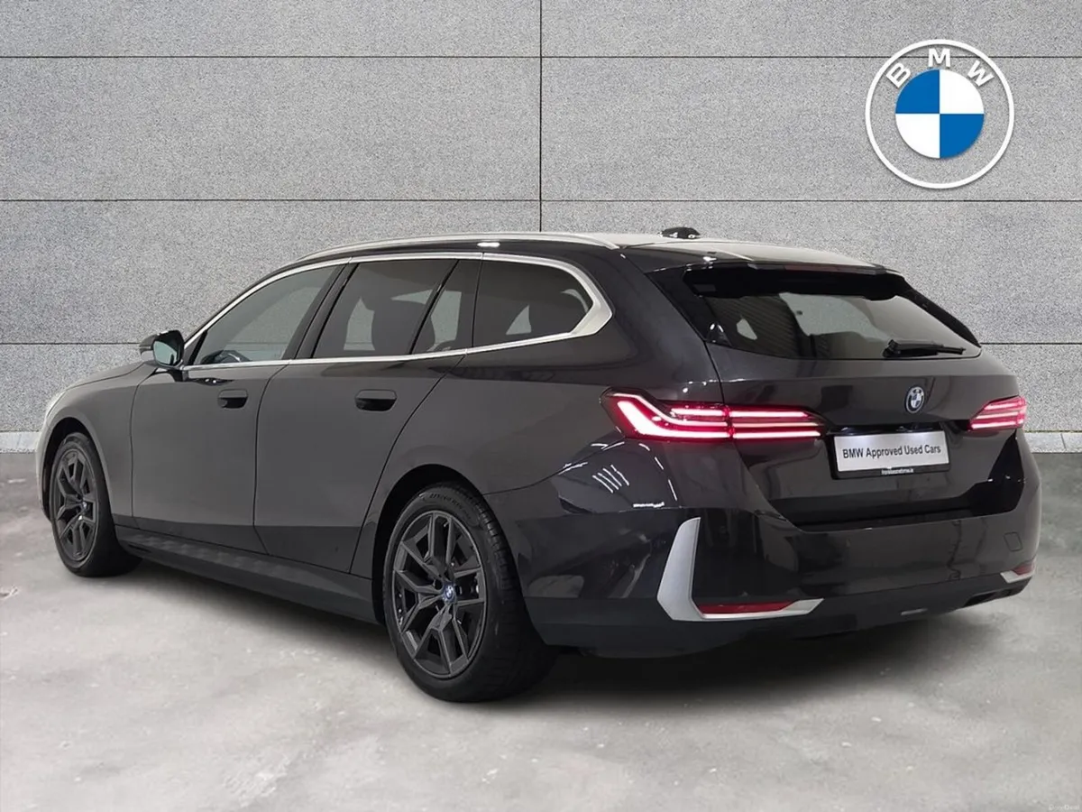 BMW i5 eDrive40 Sport Edition Touring - Image 2