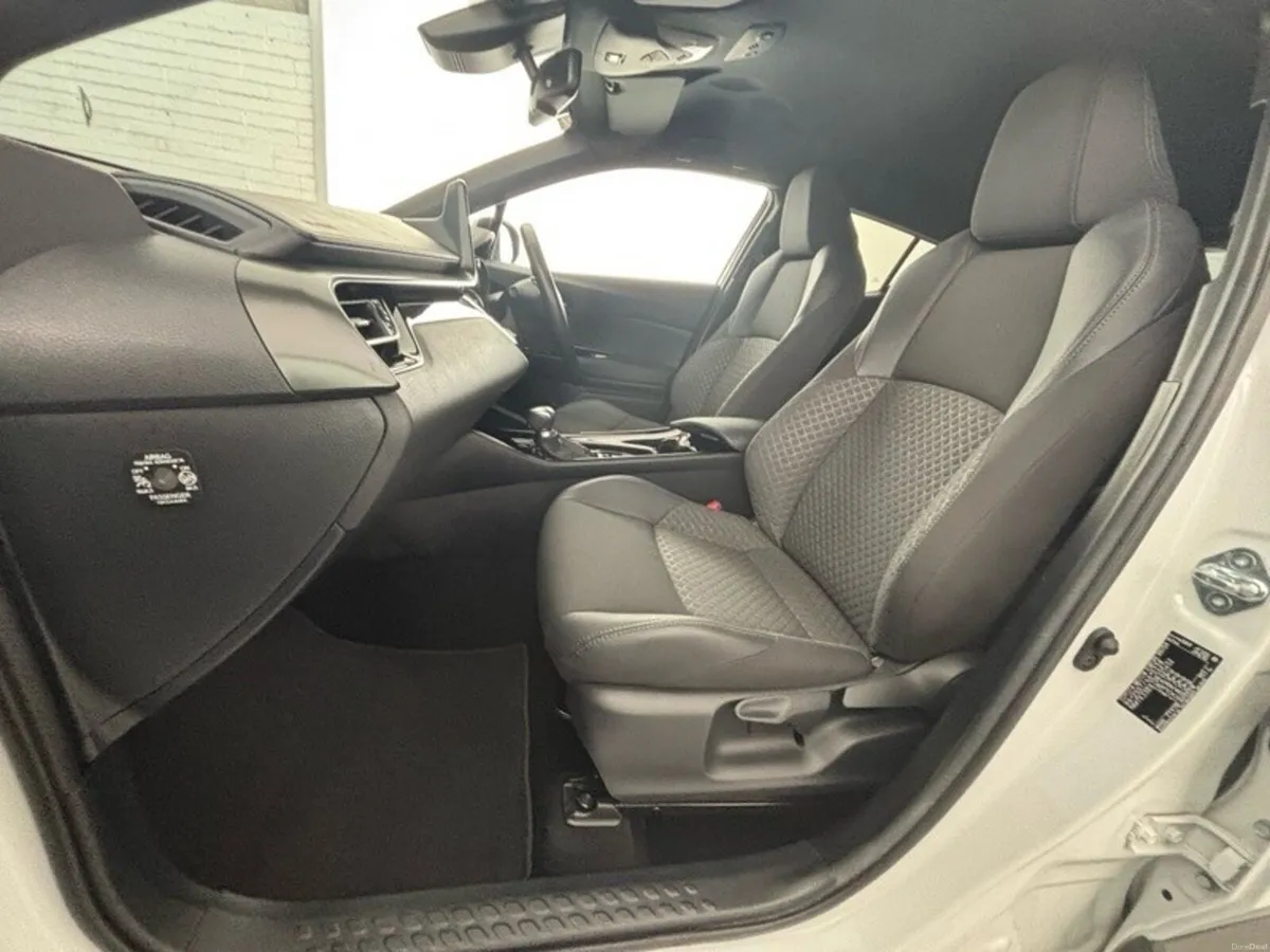 Toyota C-HR HYBRID SPORT - Image 6
