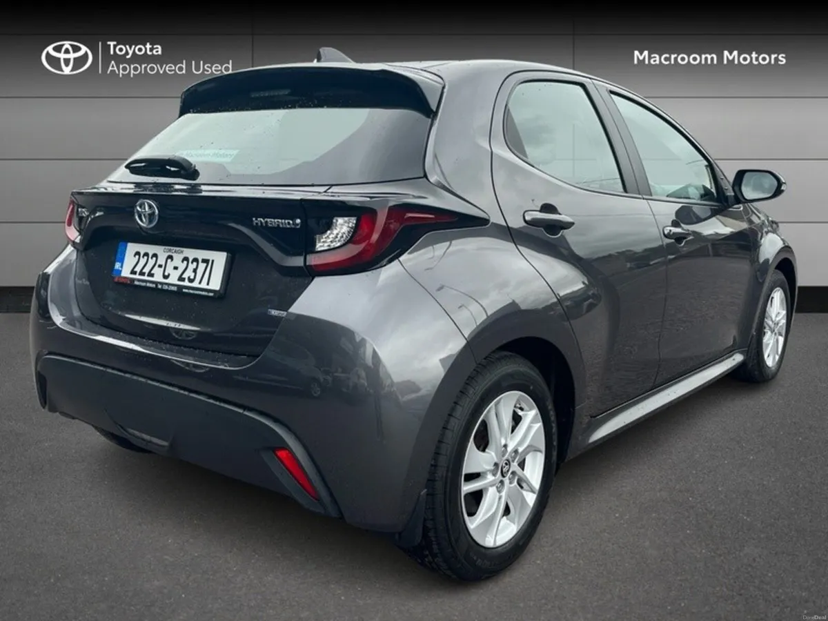 Toyota Yaris 1.5 HYBRID LUNA 4DR AUTO - Image 2