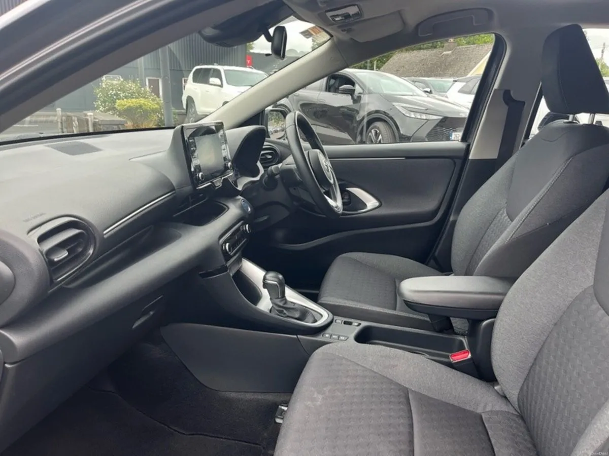 Toyota Yaris 1.5 HYBRID LUNA 4DR AUTO - Image 6