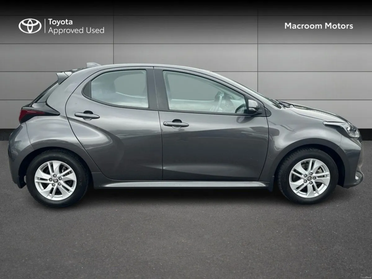 Toyota Yaris 1.5 HYBRID LUNA 4DR AUTO - Image 3