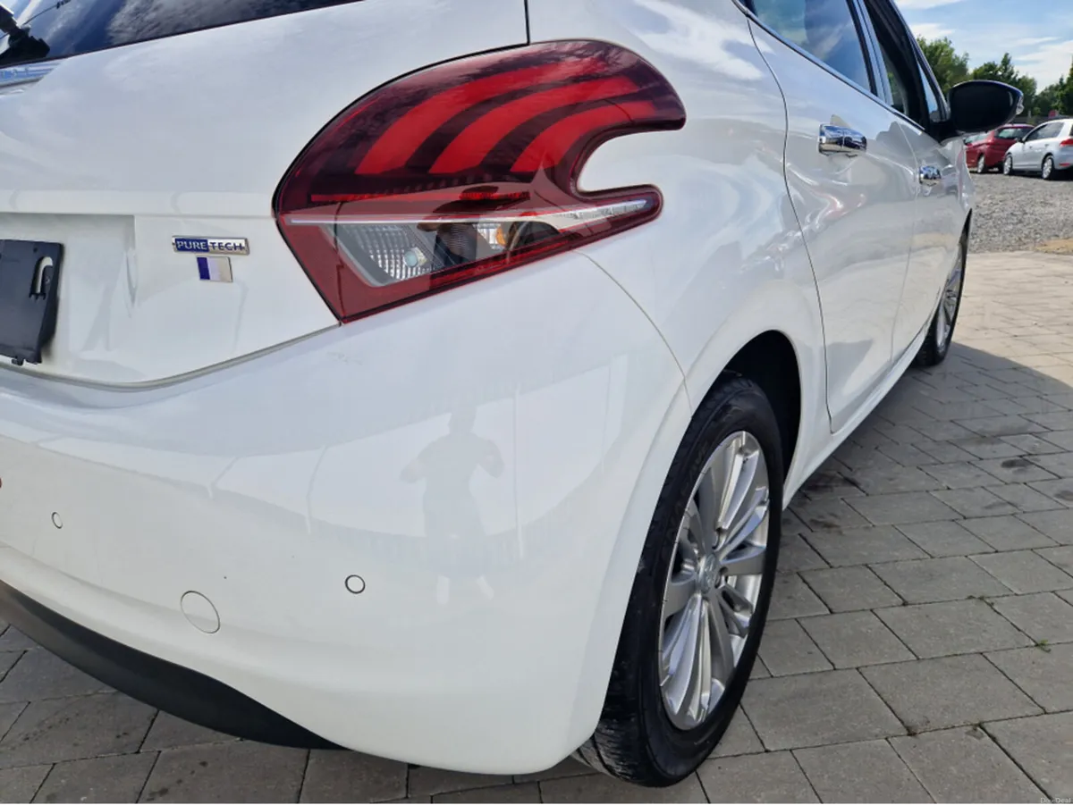 Peugeot 208 1.2 AUTO TOP SPEC - Image 3