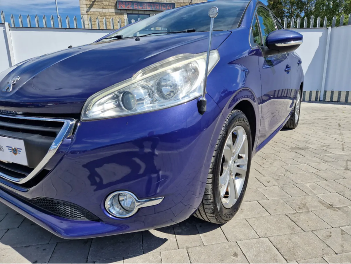 Peugeot 208 1.2 AUTO. - Image 3