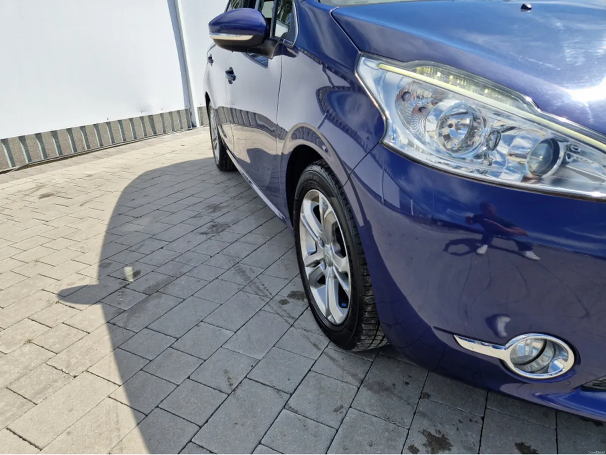 Peugeot 208 1.2 AUTO. - Image 2