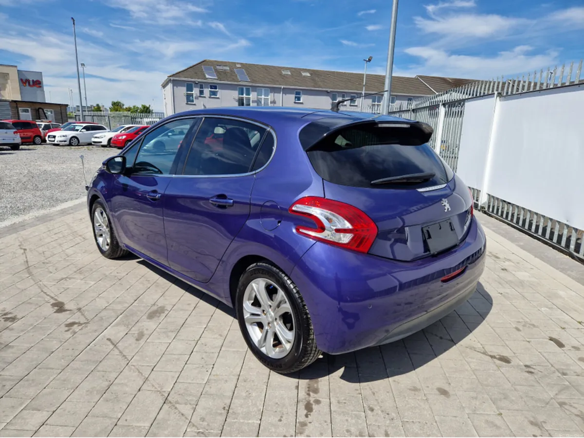 Peugeot 208 1.2 AUTO. - Image 5