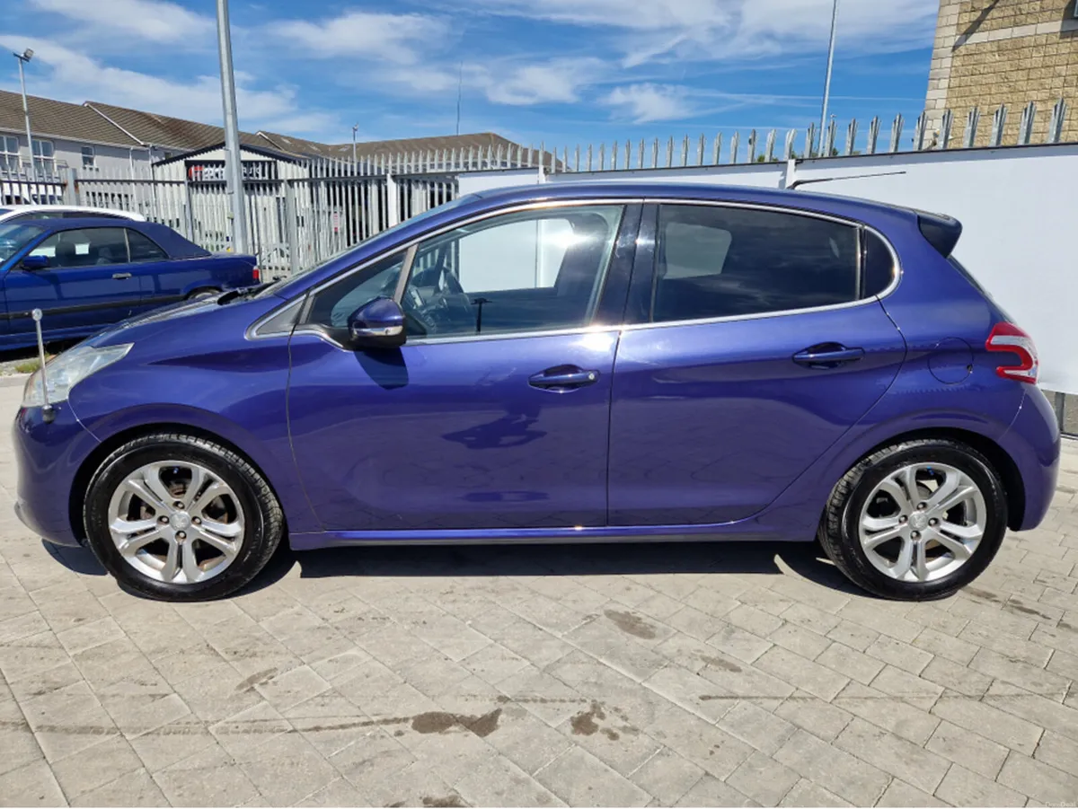 Peugeot 208 1.2 AUTO. - Image 6