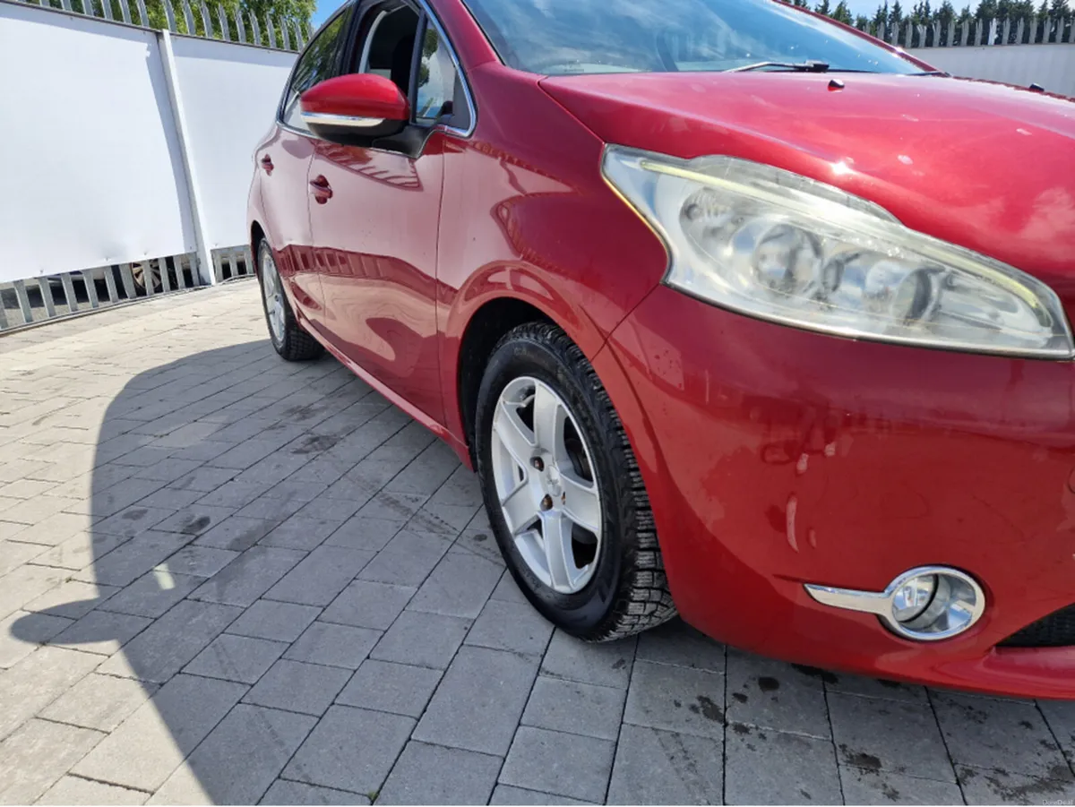 Peugeot 208 1.2 AUTO TOP SPEC - Image 2