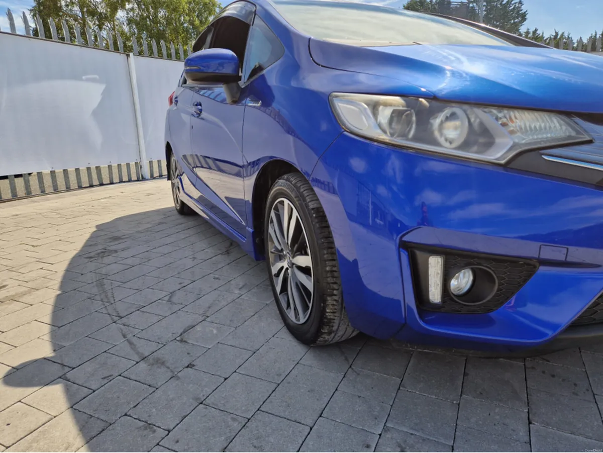 Honda Fit 1.5 HYBRID - Image 4