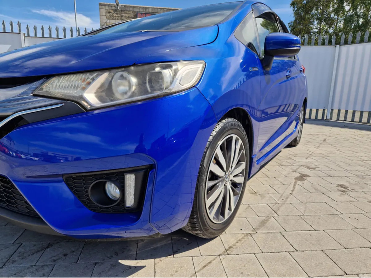 Honda Fit 1.5 HYBRID - Image 2