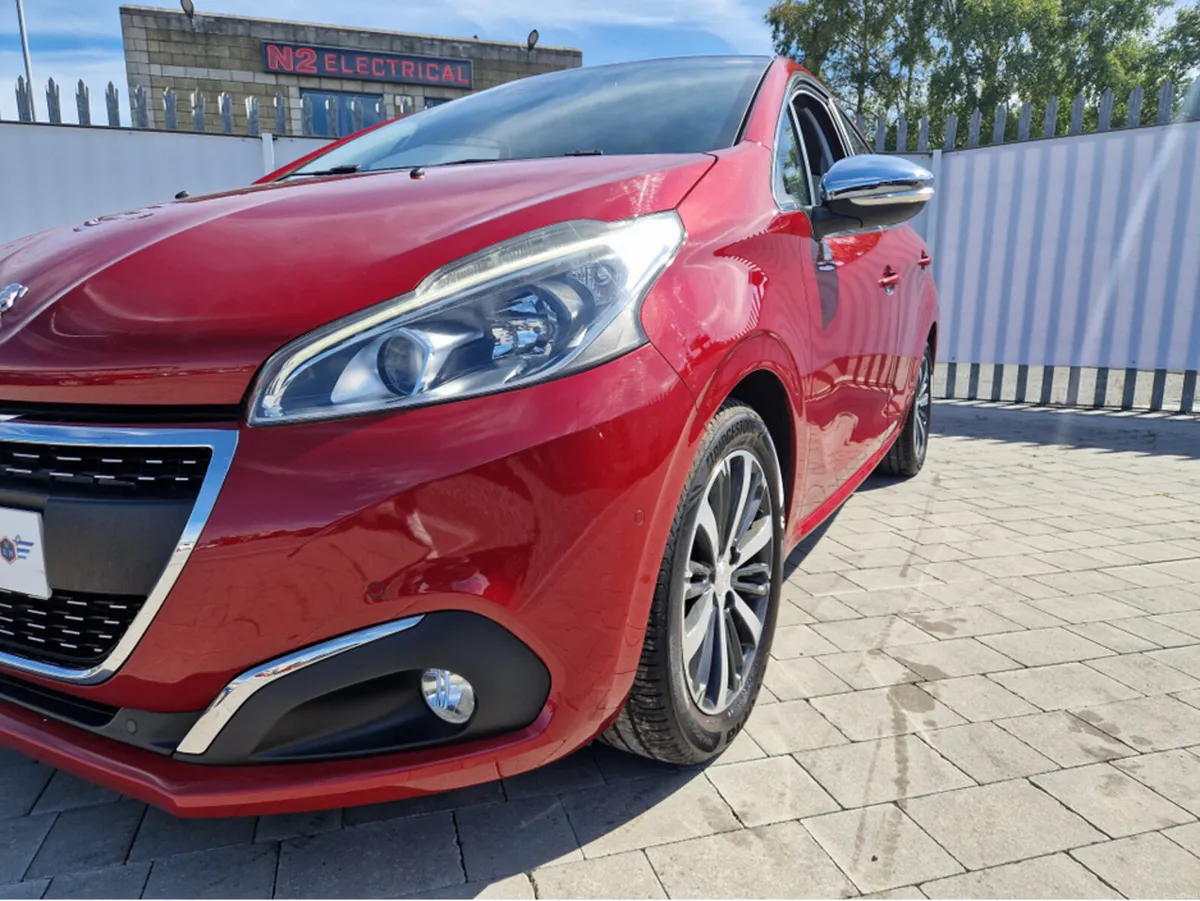 Peugeot 208 1.2 AUTO TOP SPEC - Image 4