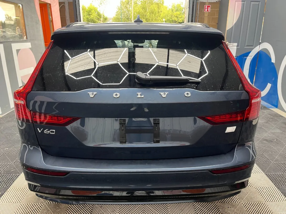 Volvo V60 2024 VOLVO V60 RECHARGE ULTIMATE T6 PLUG - Image 4