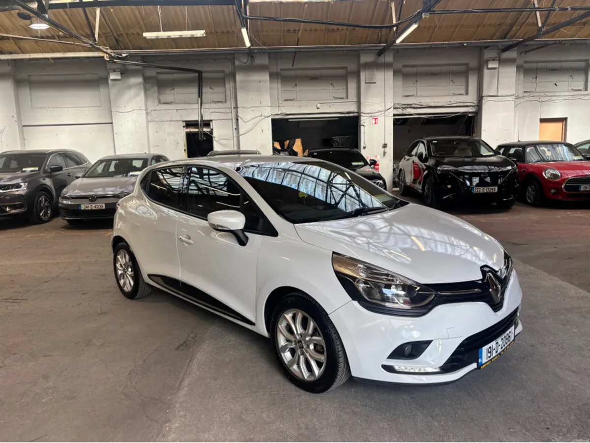 Renault Clio IV DYNAMIQUE NAV TCE 90 M 4DR - Image 1