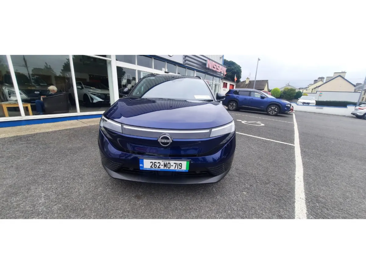 Nissan Leaf 52KW EVOLVE 5DR AUTO 2 TONE - Image 2