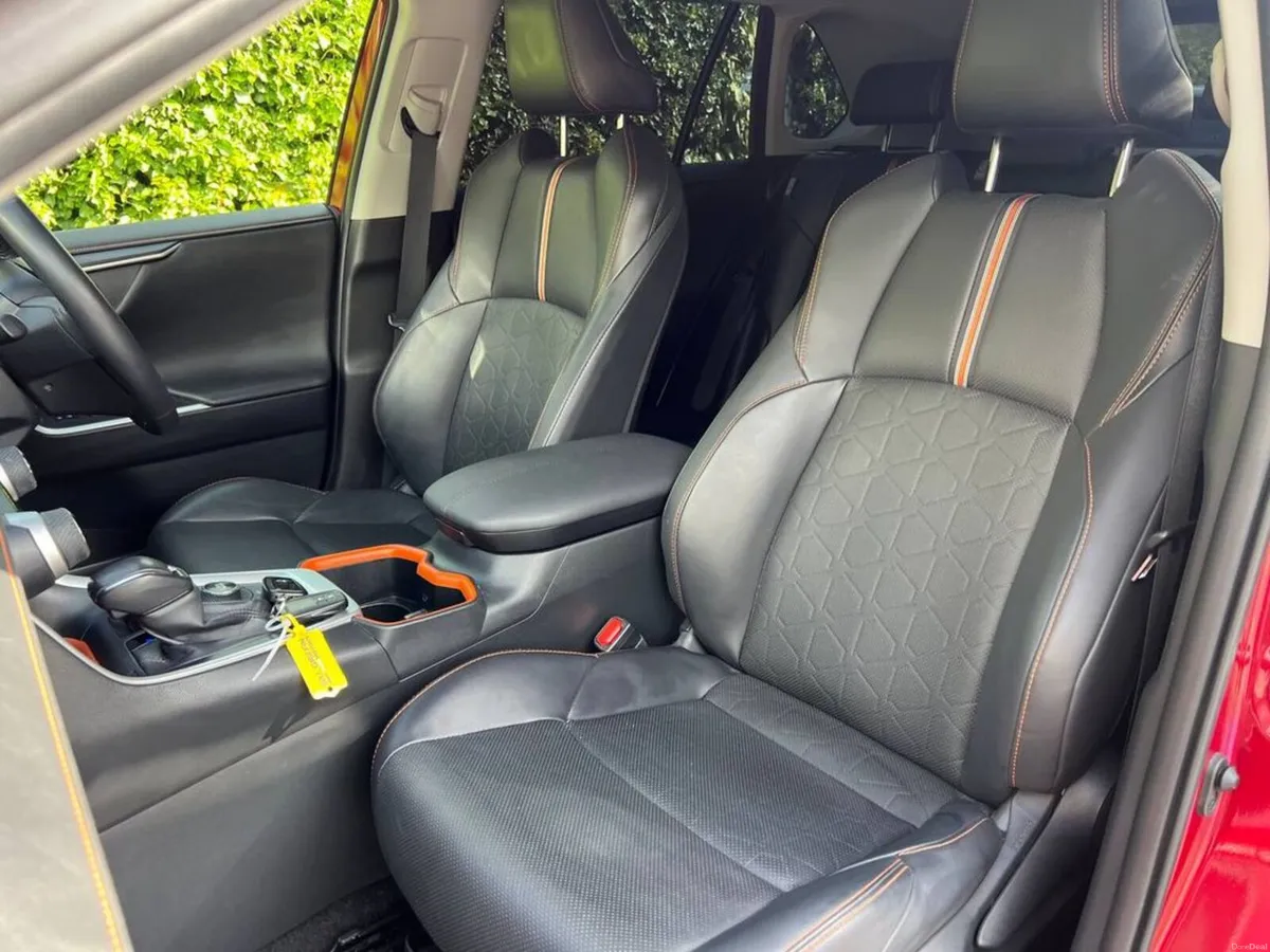 Toyota RAV4 2.5 HYBRID // LEATHER HEATED & COOLED - Image 6
