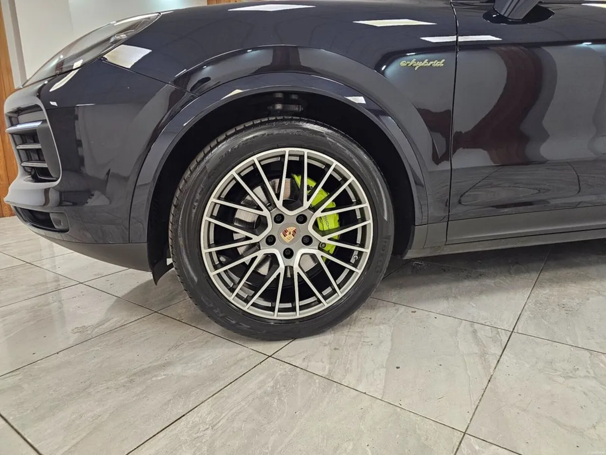 Porsche Cayenne LOW LOW MILES - Image 3