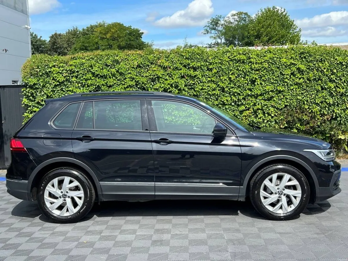 Volkswagen Tiguan LIFE 2.0 TDI // APPLE CARPLAY/AN - Image 2