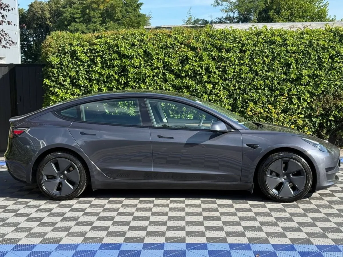 Tesla Model 3 PLUS RWD 60.5KWH // PANORAMIC SUNROO - Image 3