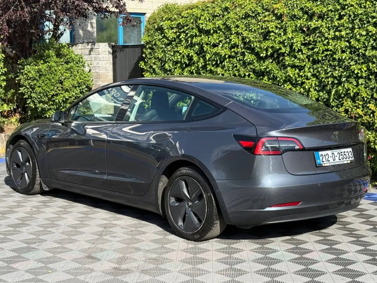 Tesla Model 3 PLUS RWD 60.5KWH // PANORAMIC SUNROO - Image 6
