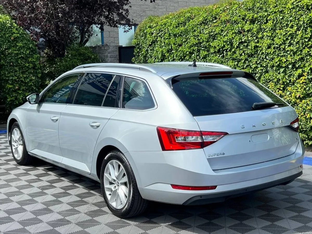 Skoda Superb SE TECH IV 1.4 HYBRID // FULL SERVICE - Image 5