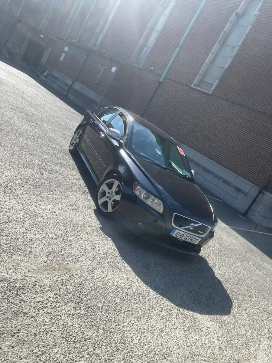 2010 Volvo s40 R-design Nctd + taxed - Image 1