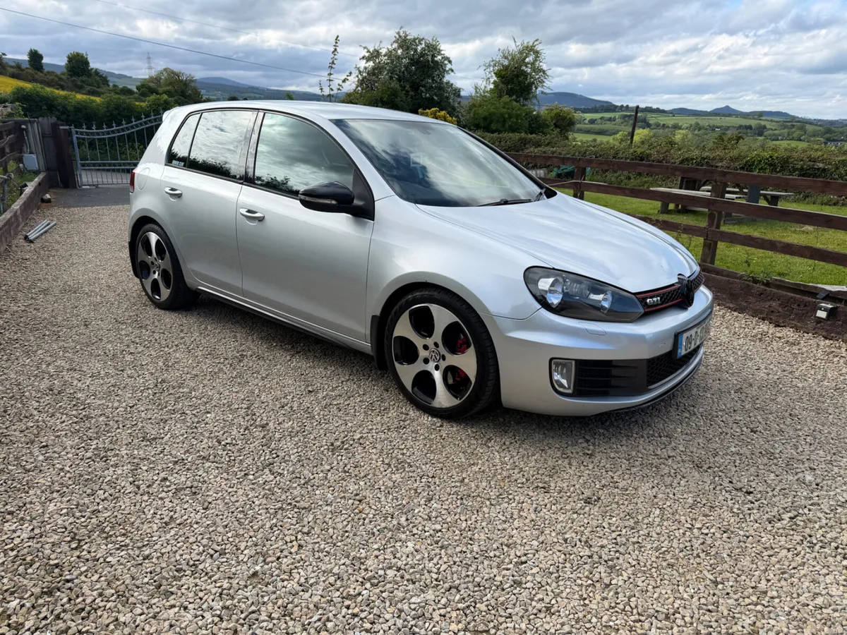Volkswagen Golf 2.0 GTI DSG 2009 - Image 1
