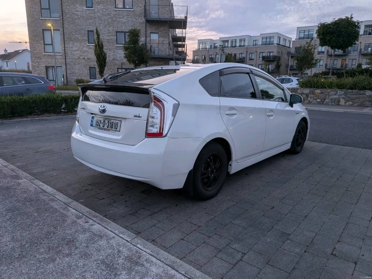 Toyota Prius 2015 ( low mileage) - Image 4
