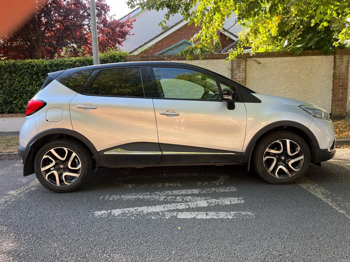 Renault Captur | NCT 08/27 | Signature Trim - Image 2