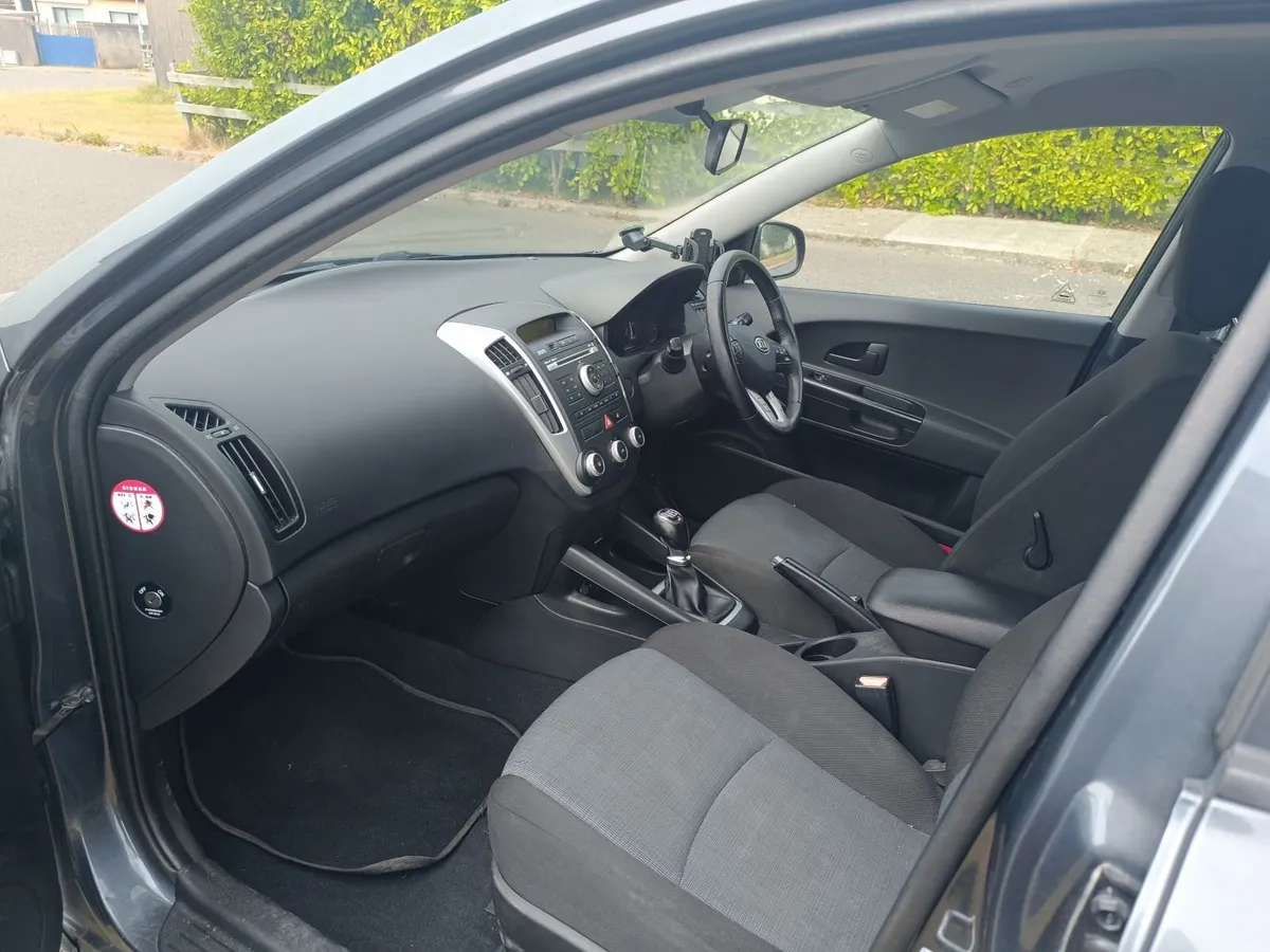 Kia Ceed 2011 - Image 4