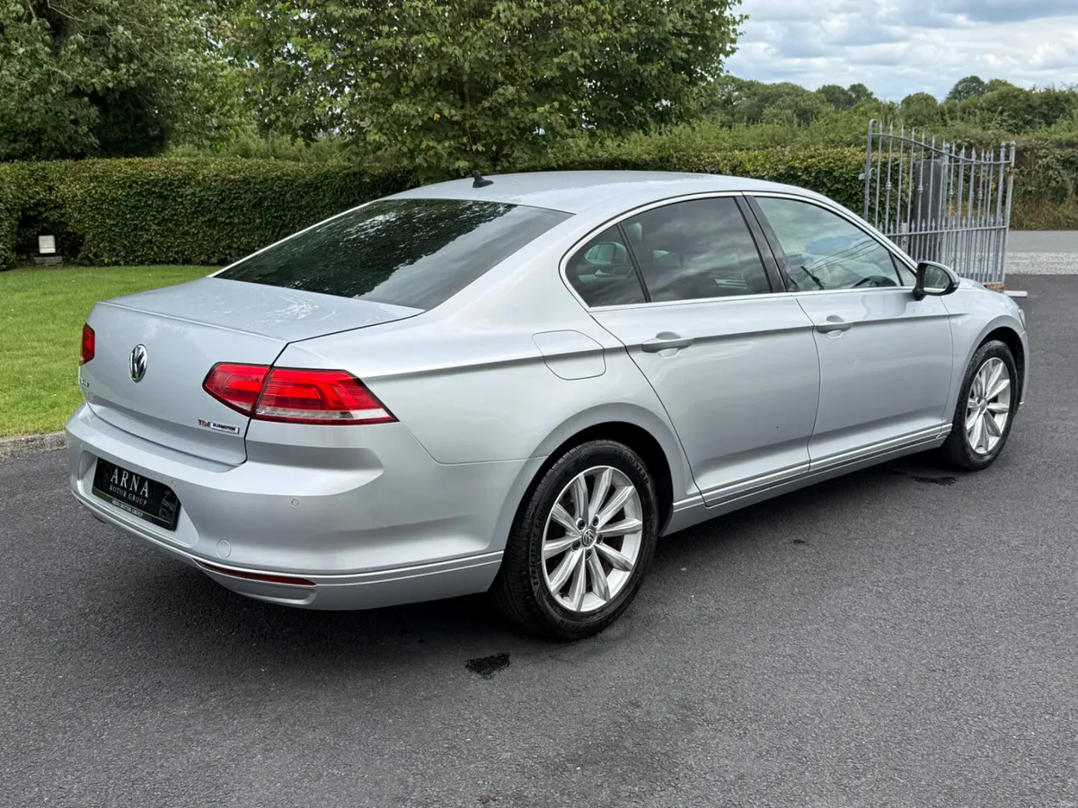 Volkswagen Passat 2016 - Image 5
