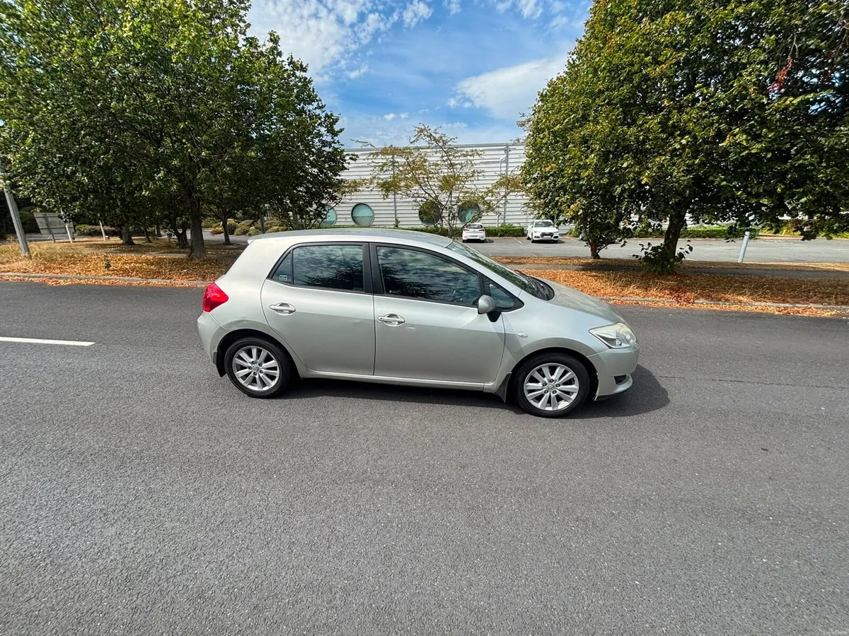 Toyota auris automatic - Image 1
