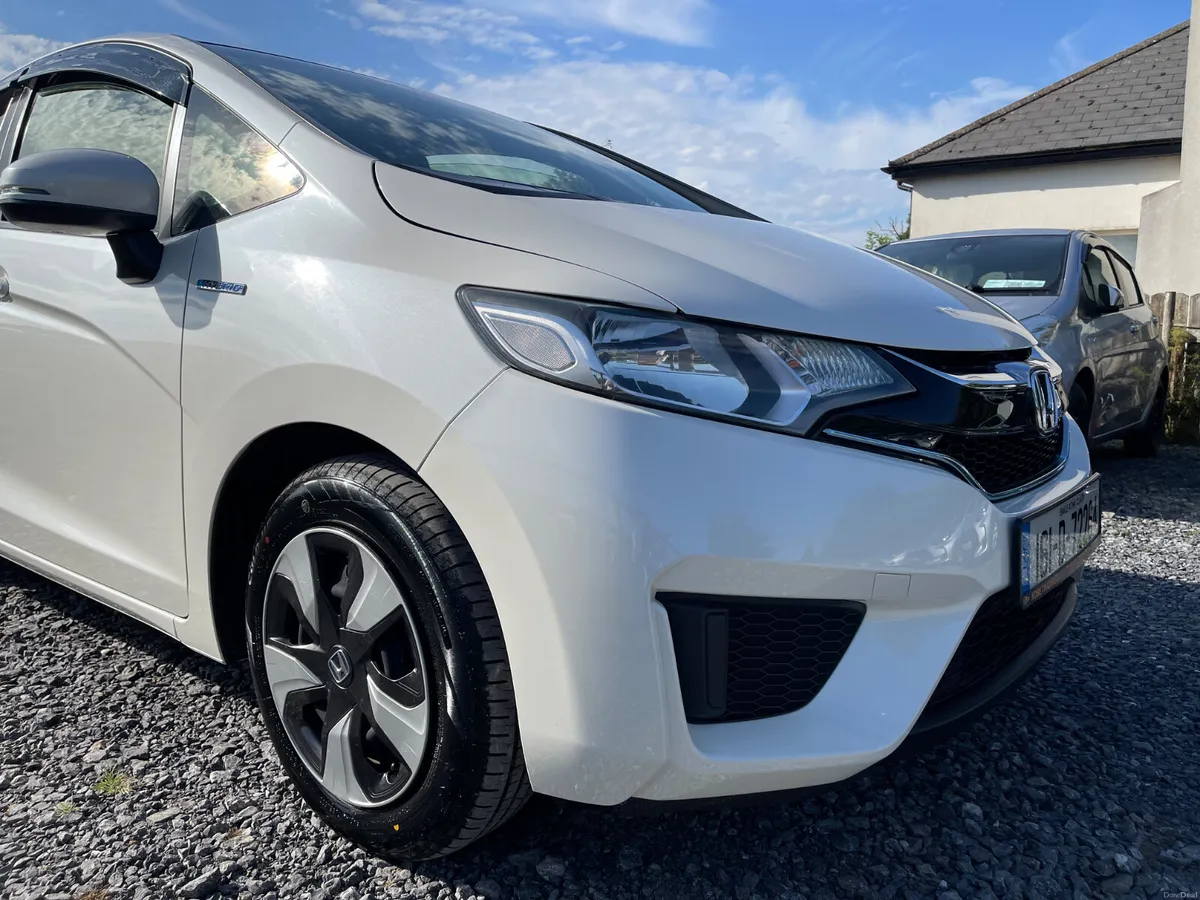 Honda Fit 2016 1.5 hybrid excellent condition - Image 5