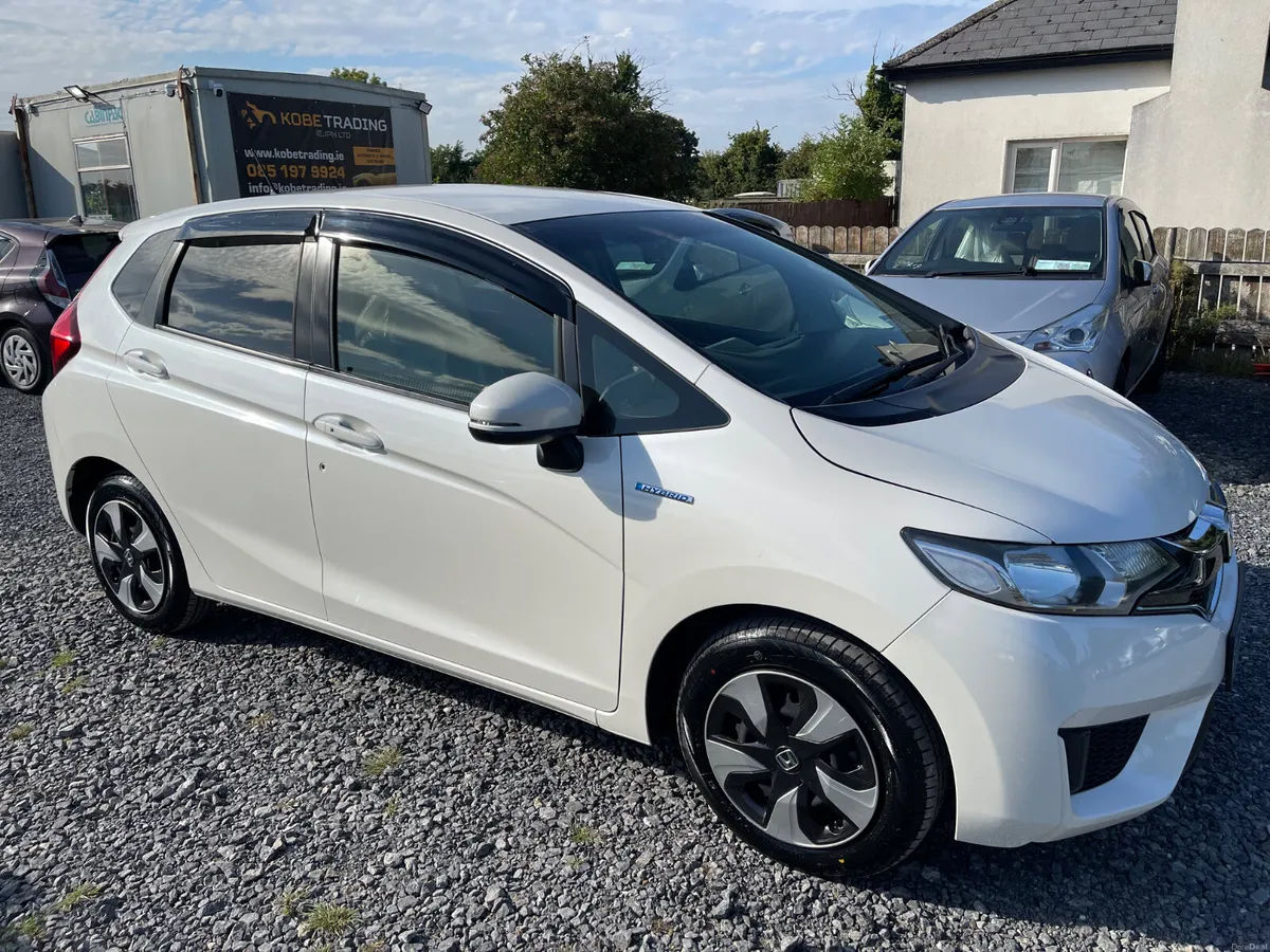 Honda Fit 2016 1.5 hybrid excellent condition - Image 3