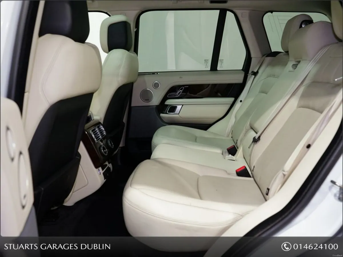 Land Rover Range Rover VOGUE YULONG WHITE METALLIC - Image 5