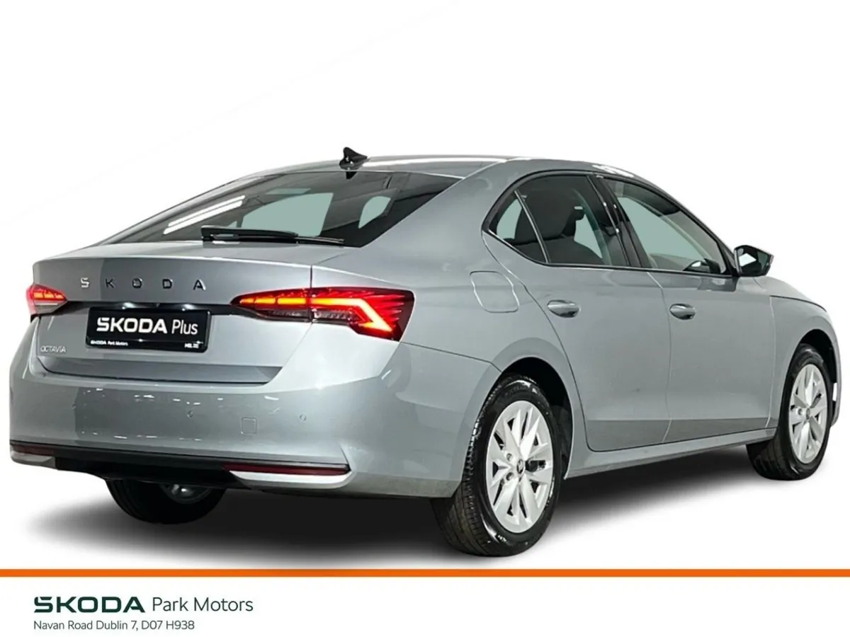 Skoda Octavia Selection 1.5TSI 115BHP - Reversing - Image 4