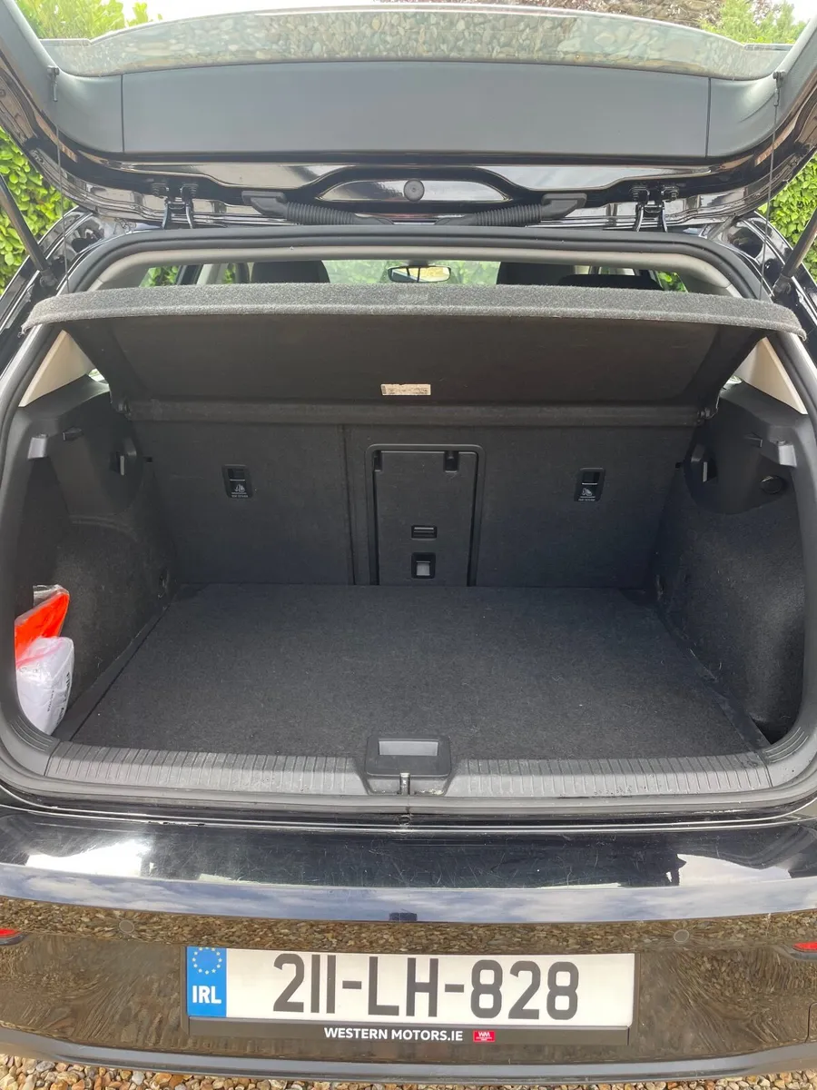 Volkswagen Golf 2021- Mild Hybird - Image 2