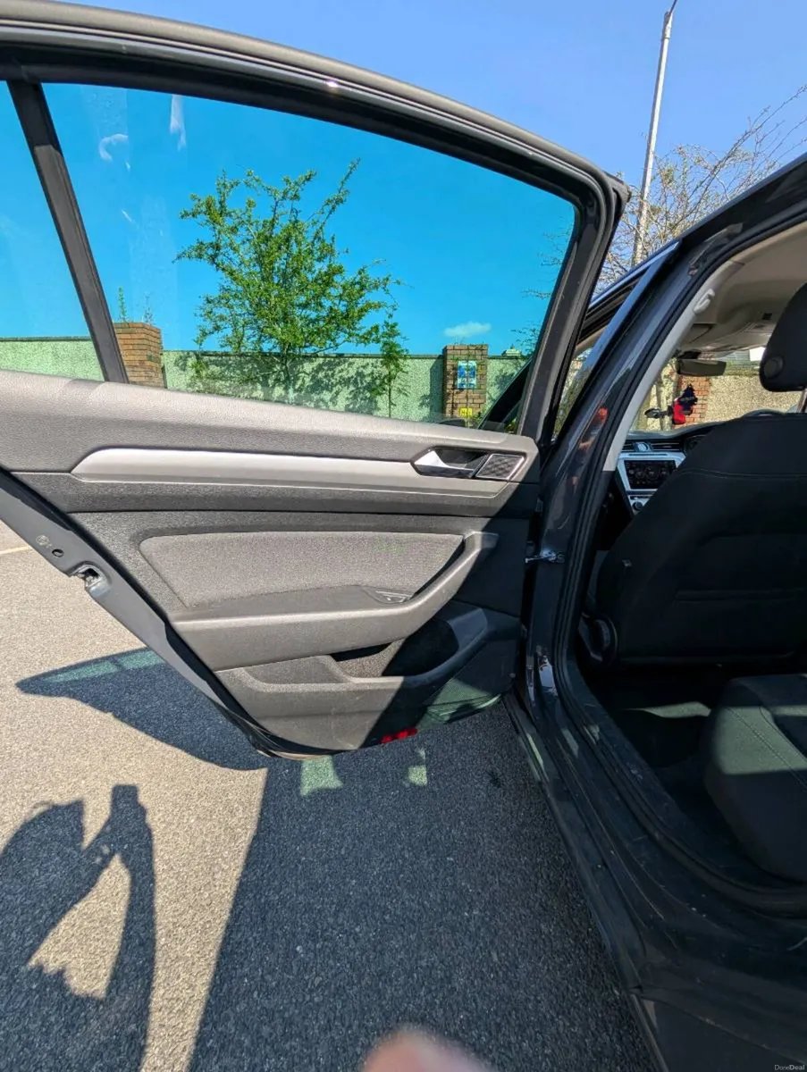 Volkswagen Passat 2017 - Image 6