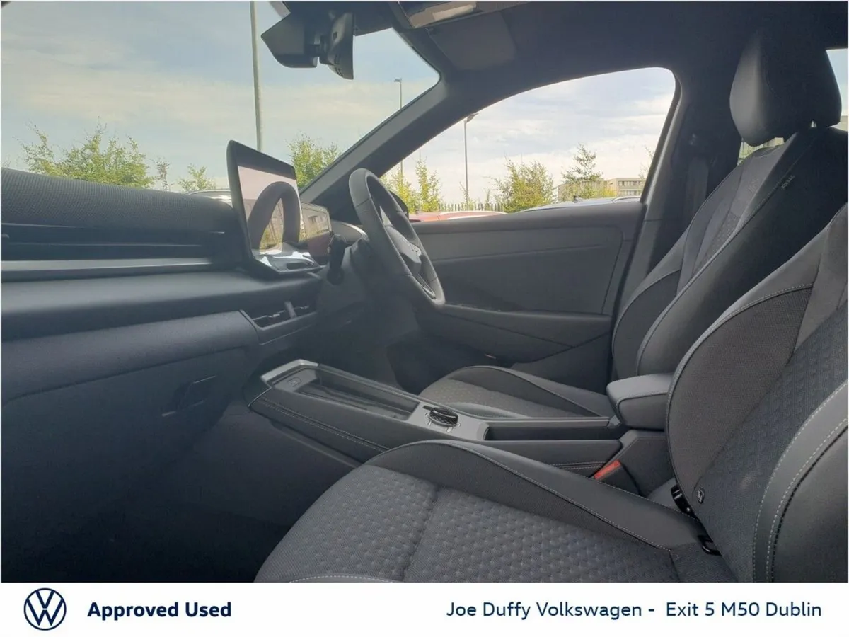 Volkswagen T-Roc R-LINE 1.5TSI 150HP MHEV - Image 3