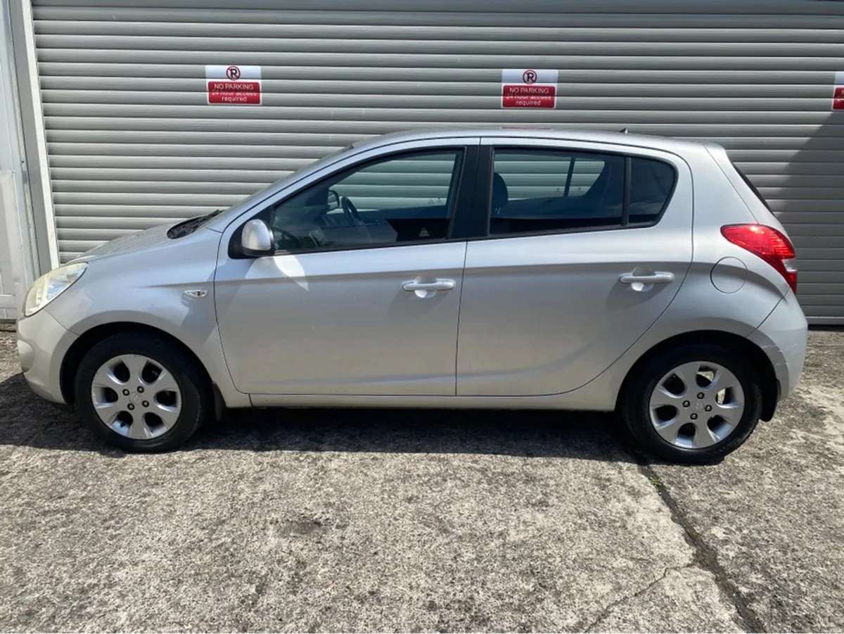 Hyundai i20 1.2 DE LUXURY ONLY44,000KMS!@Waltons G - Image 2