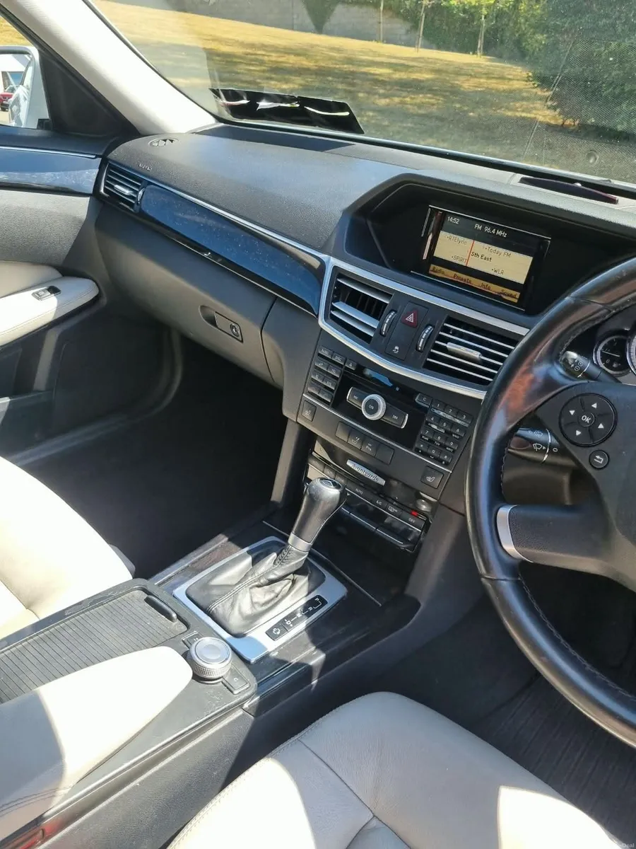 Mercedes-Benz E-Class 2010 - Image 3