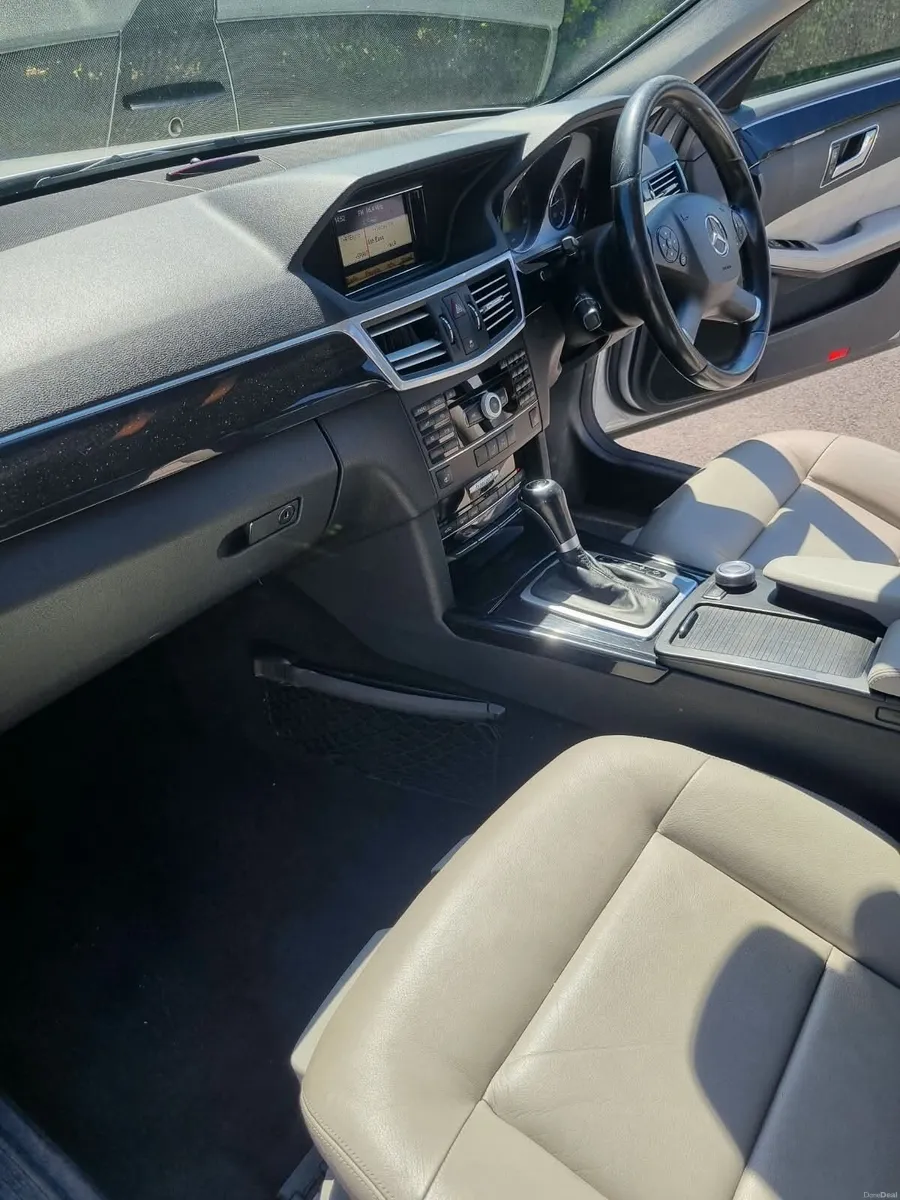 Mercedes-Benz E-Class 2010 - Image 4