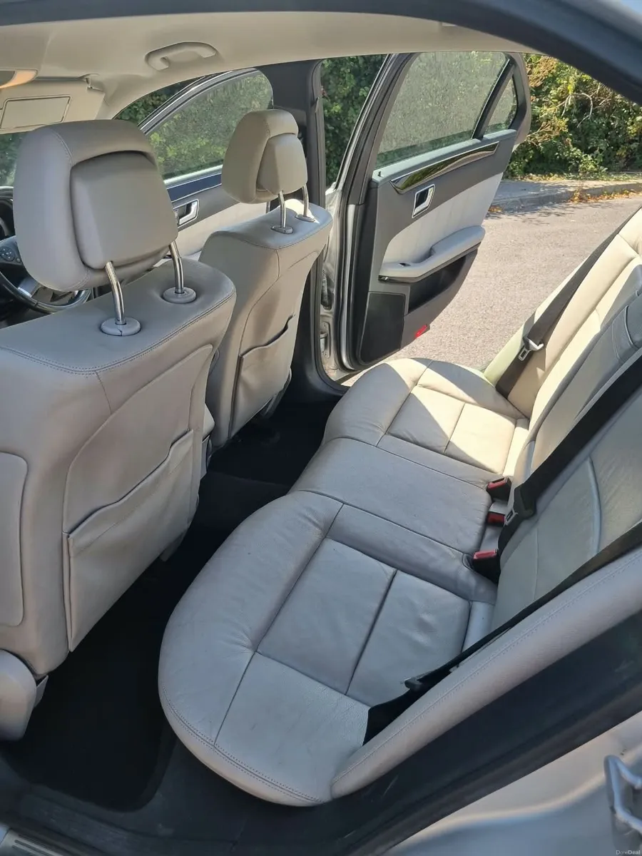 Mercedes-Benz E-Class 2010 - Image 6